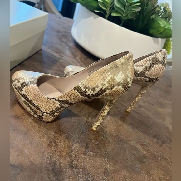 Joan & David Elegant Snakeskin Platform Heels size 6 1/2 - Picture 4 of 13